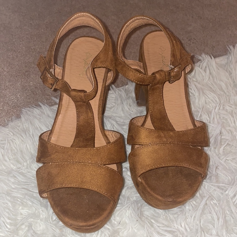 Qupid heels platforms. Brown. Size 7